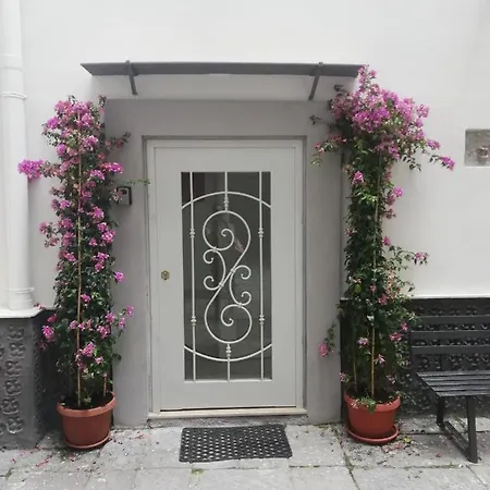 Lure 2 Apartment *
